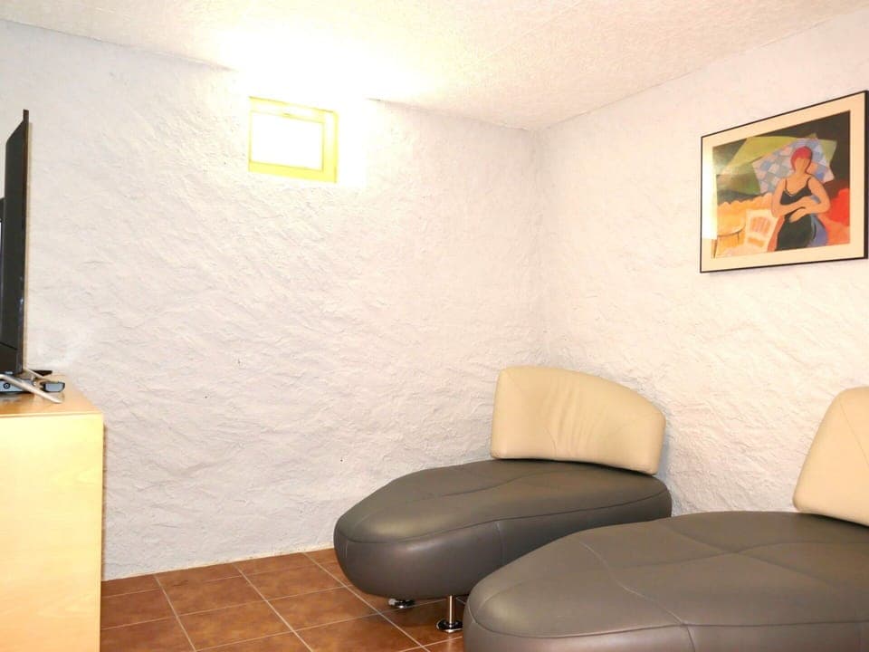 Wall, Furniture, Flooring, Interior Design, Floor, Lighting, Room, Comfort, Ceiling, Light Fixture