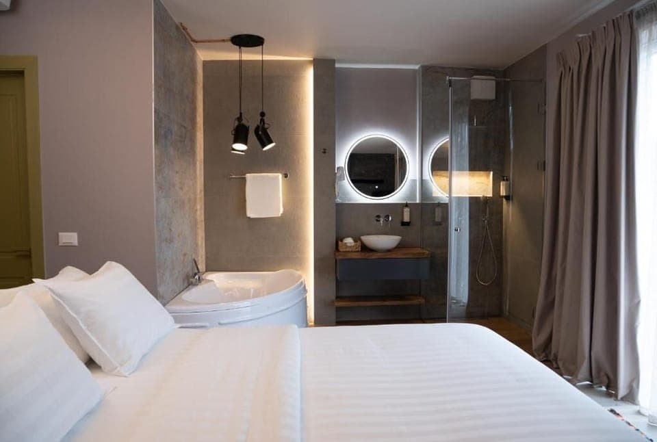 Deluxe Double Room, Garden View | Desk, soundproofing, free WiFi