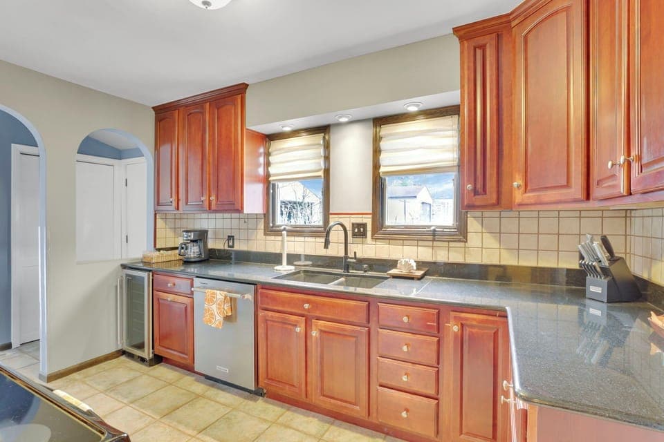 Kitchen, equipped with dishwasher and coffee station.
