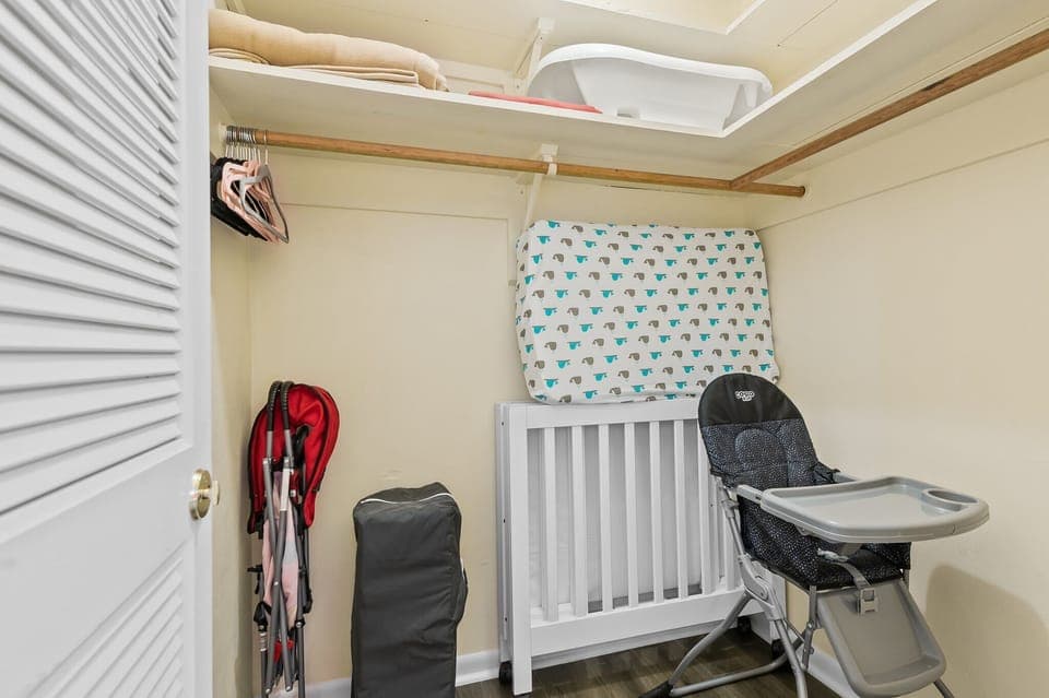 Traveling with little ones? We’ve got you covered with a crib, high chair, stroller, and more baby gear—making your Fort Lauderdale stay stress free for the whole family. #AirbnbFortLauderdale #FamilyFriendlyRental #VacationWithKids #FloridaAirbnb