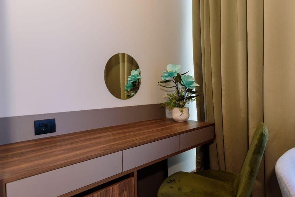 Soundproofing, free WiFi