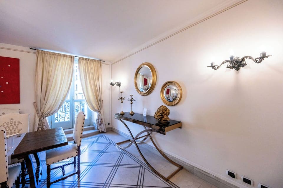 Daily continental breakfast (EUR 15 per person)