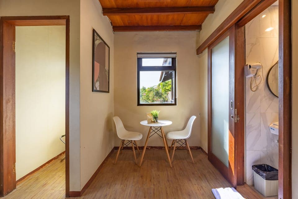 Suite | Free WiFi, bed sheets