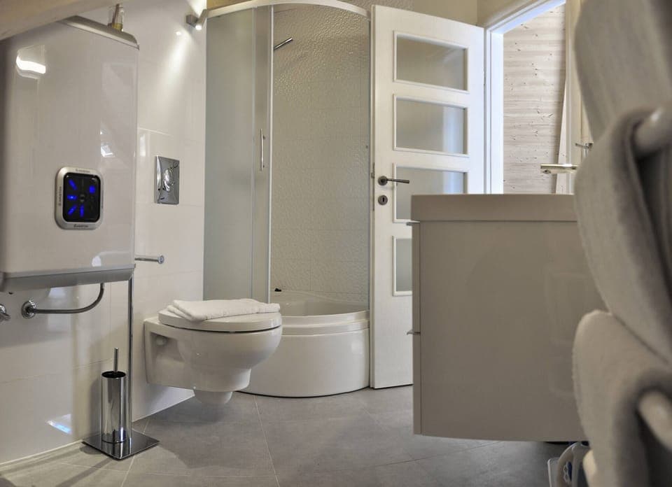 Room, 1 Bedroom, Smoking, Balcony | Bathroom