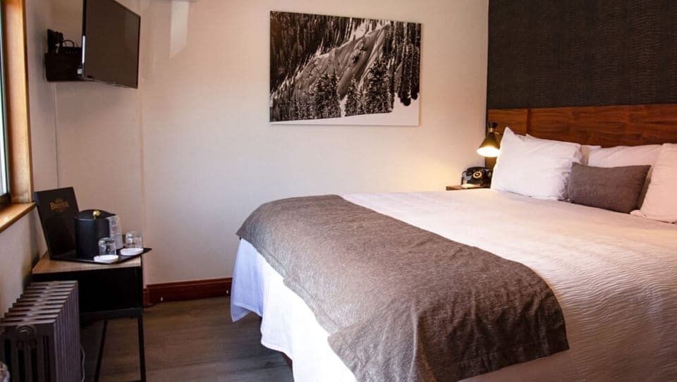 Classic Double Room | Blackout drapes, iron/ironing board, bed sheets