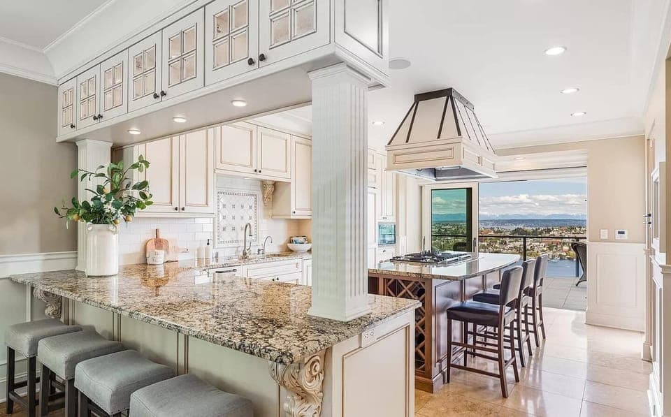 "We rented this stunning house for a family Thanksgiving celebration, and it exceeded all our expectations! The home offered breathtaking views that set the perfect backdrop for our holiday gathering." ~ Brandy, Dec 2024