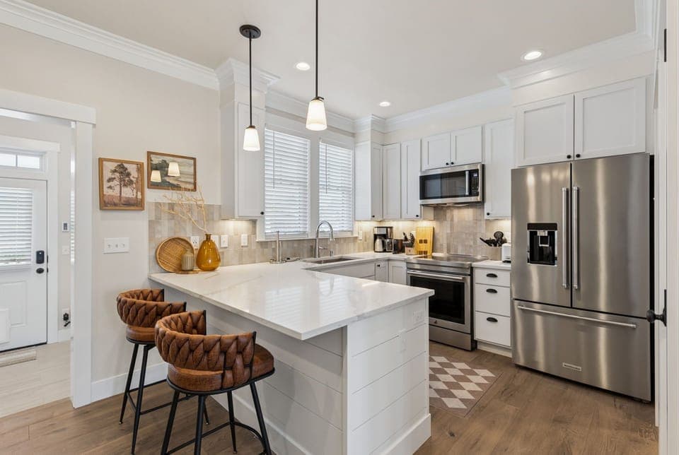 Kitchen with counter seating