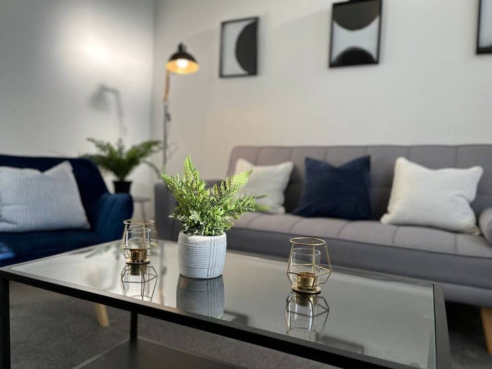 House | 2 bedrooms, desk, Internet