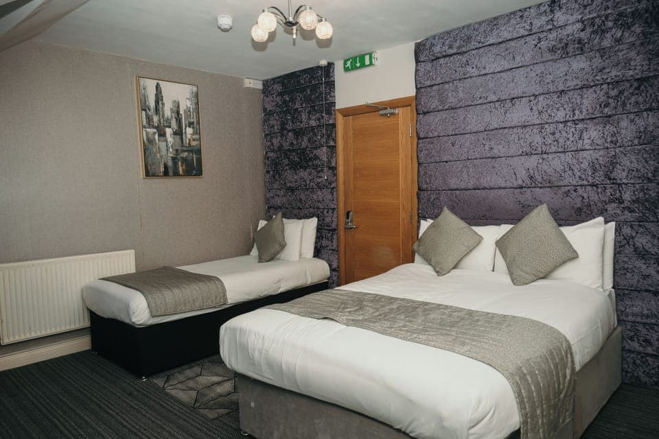 Triple Room | Desk, laptop workspace, free WiFi