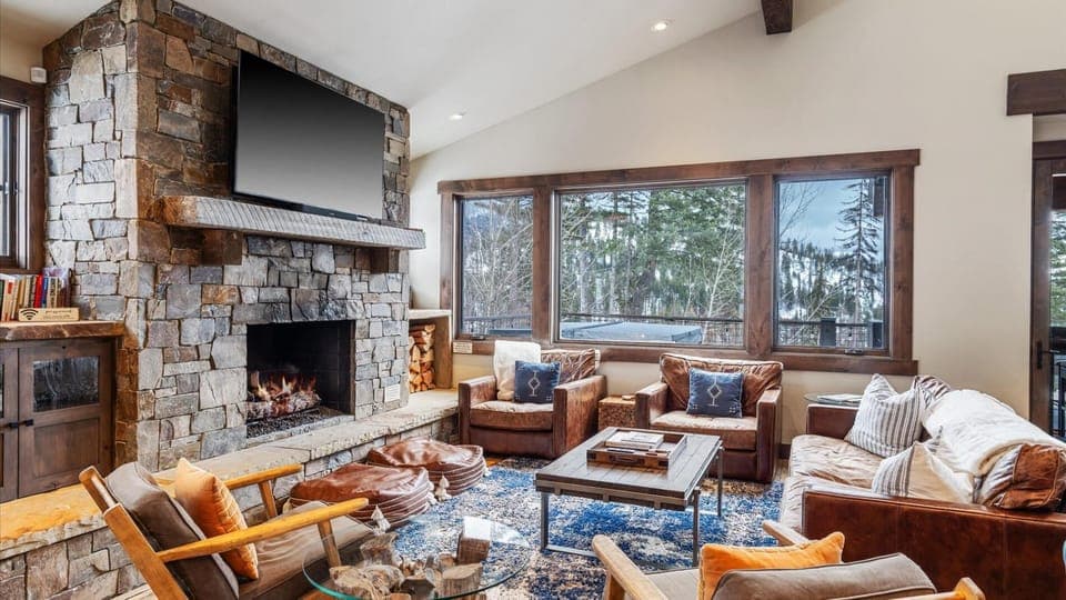 The Summit Chalet (8402)