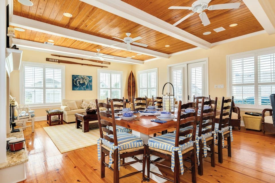 Comfortably sit up to 8 at the dining table