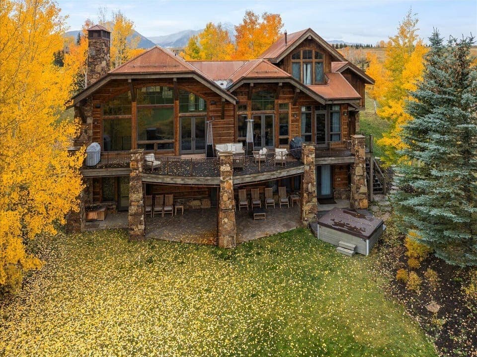 Exterior: Back Deck Views