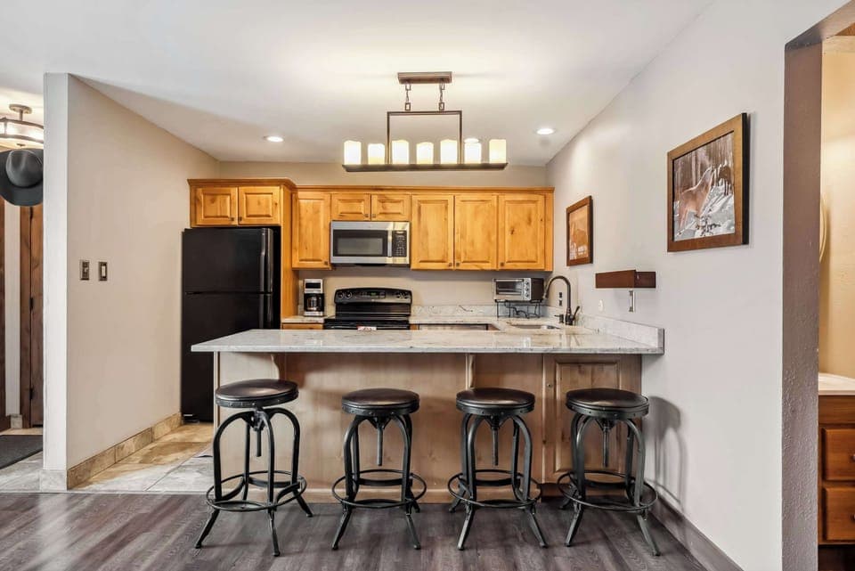 Kitchen: Drip coffee maker, Crockpot, blender, toaster, kettle, cooking utensils, tableware