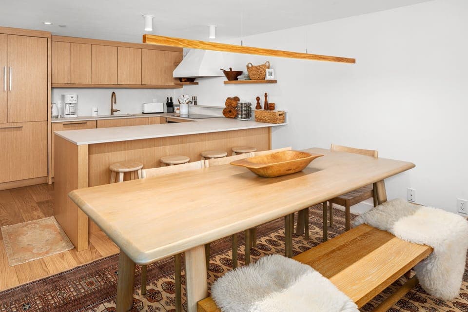 Dining table seating for 7 people