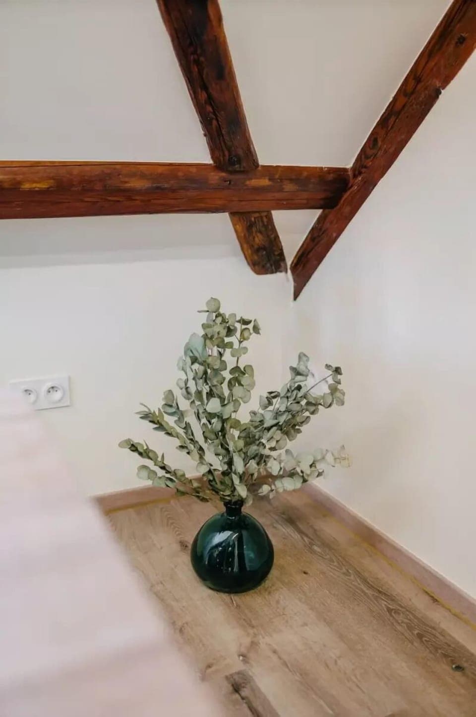 Basic Apartment, Patio | Soundproofing, iron/ironing board, free WiFi