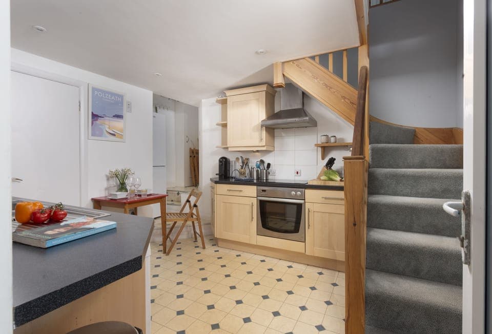 The Studio at Rockside, Polzeath. Ground floor: The kitchen is superbly equipped with everything you'll need during your stay