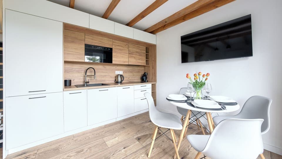 Apartment (10) | Private kitchen | Fridge, stovetop, electric kettle, cookware/dishes/utensils