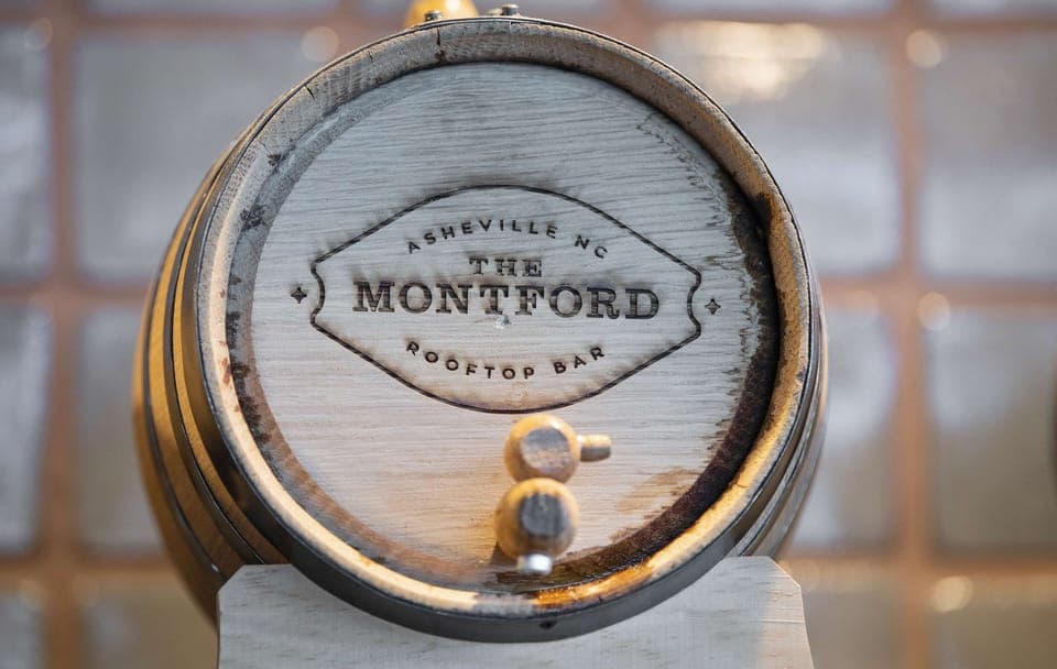 2 bars/lounges, rooftop bar