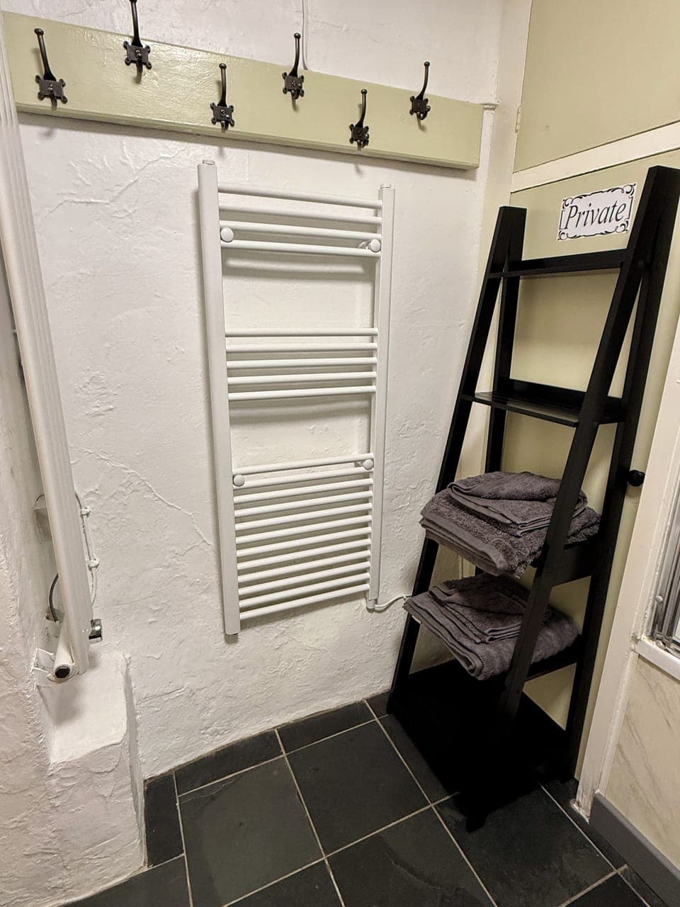 Bath & hand towel provided