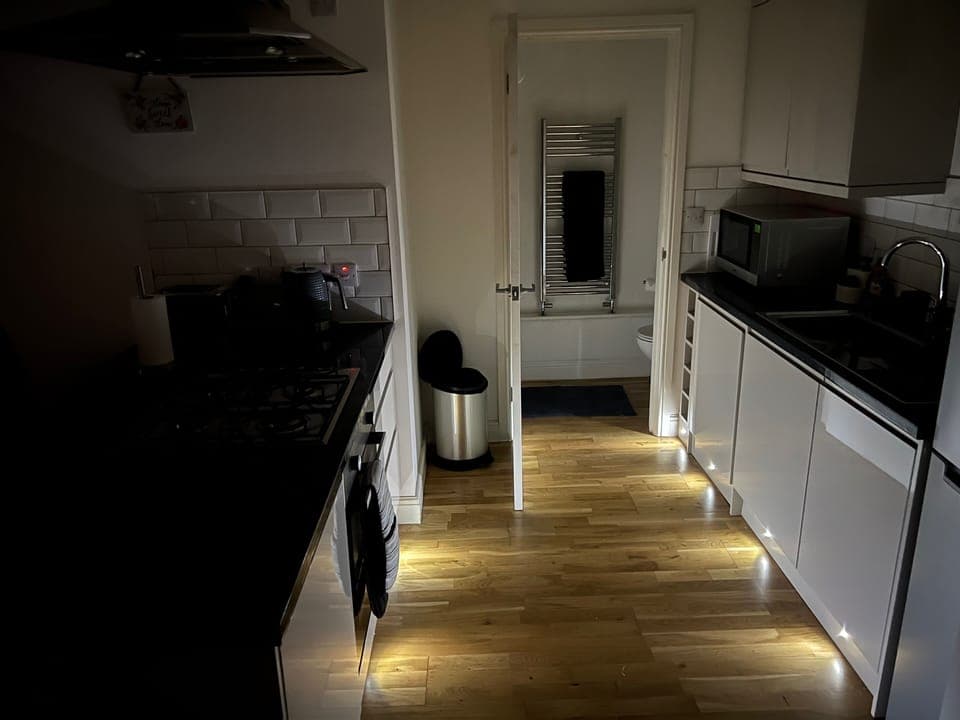 Cottage | Private kitchen | Fridge, microwave, oven, stovetop