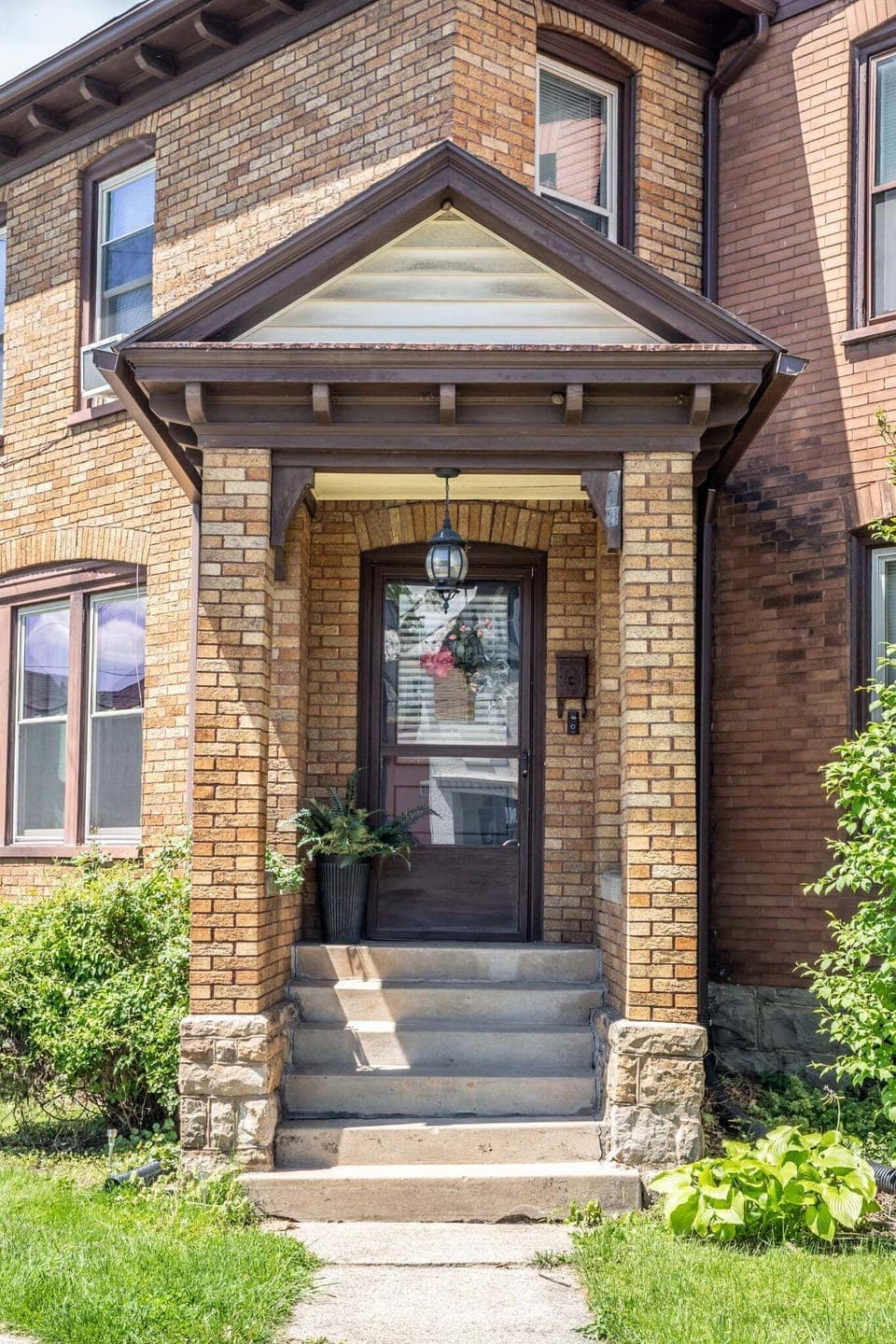 Front entrance off of Vernon Ave