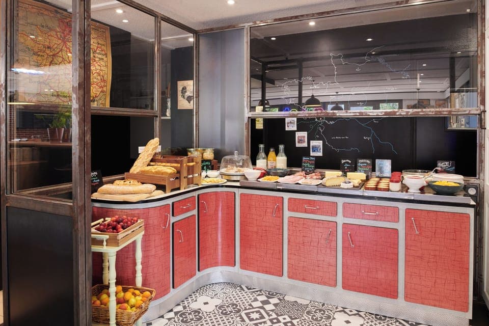 Daily buffet breakfast (EUR 13.90 per person)