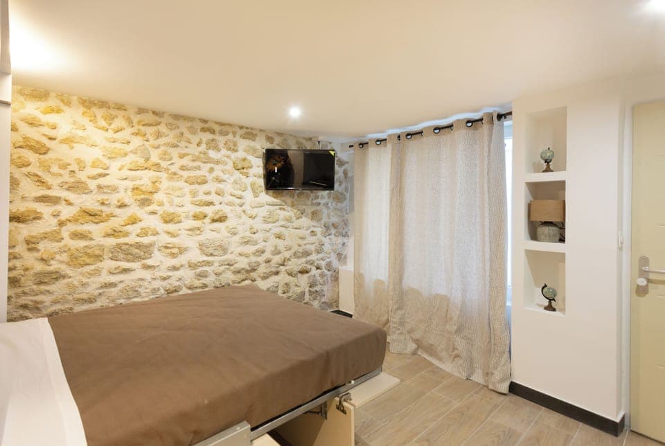 Classic Studio | Free WiFi