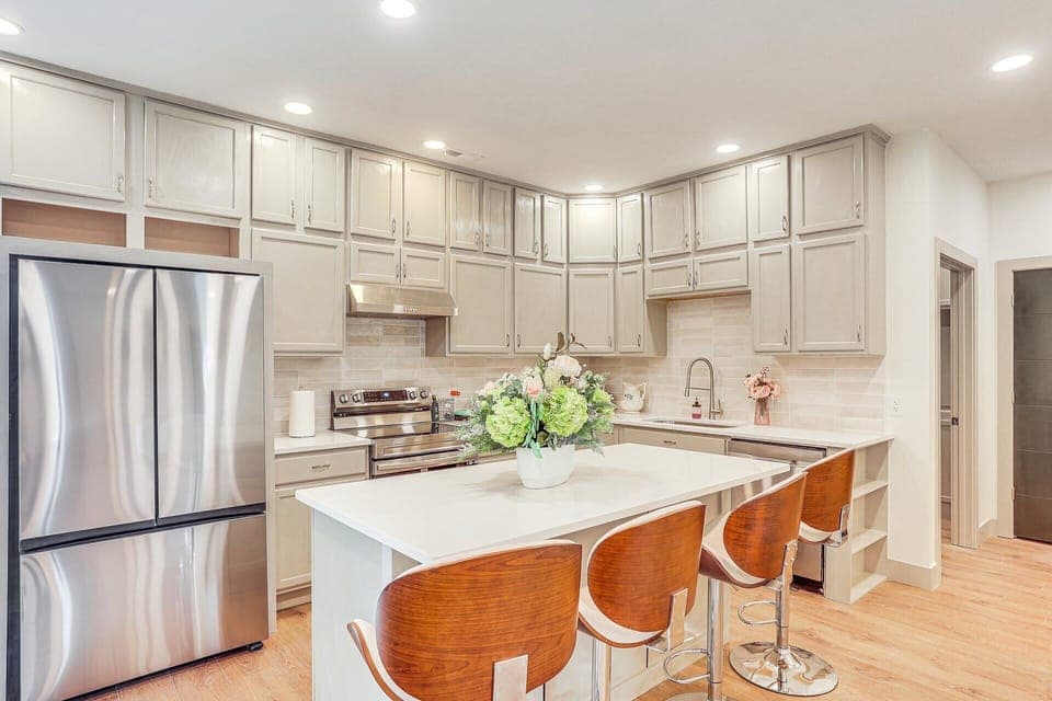 Full kitchen