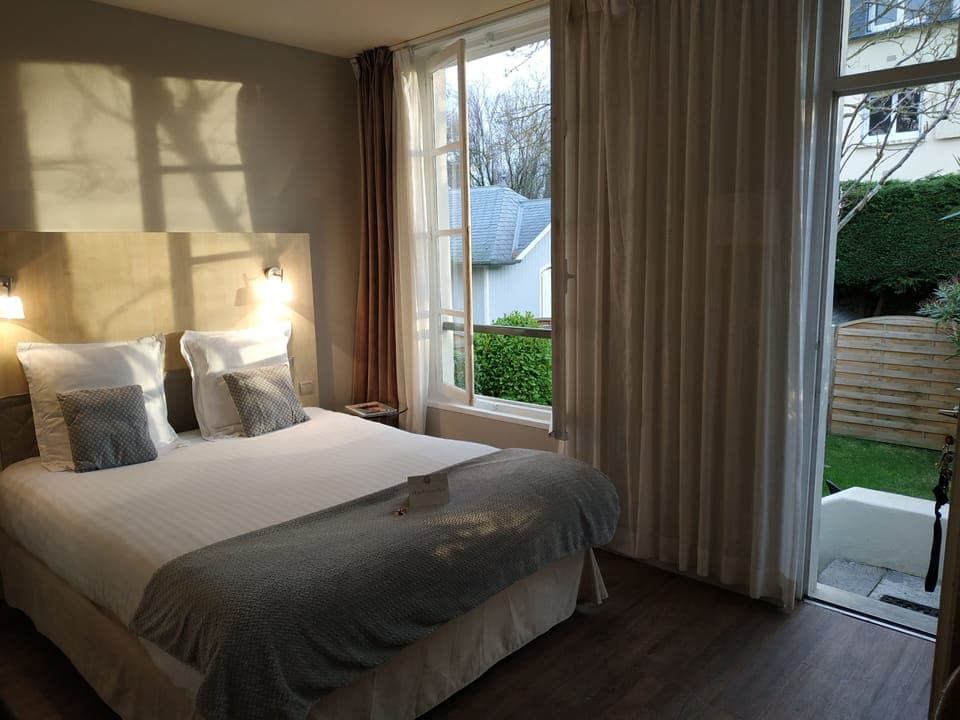 Superior Double Room | Individually decorated, desk, soundproofing, free WiFi