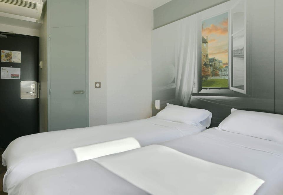 Twin Room | Desk, soundproofing, free WiFi, bed sheets