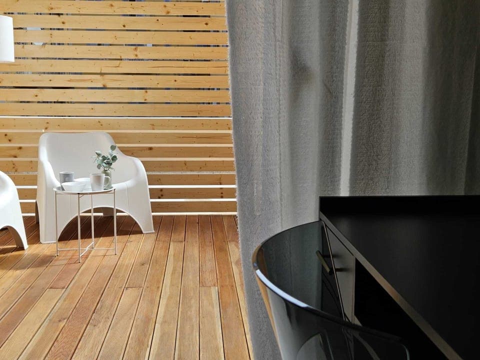 Desk, laptop workspace, free WiFi