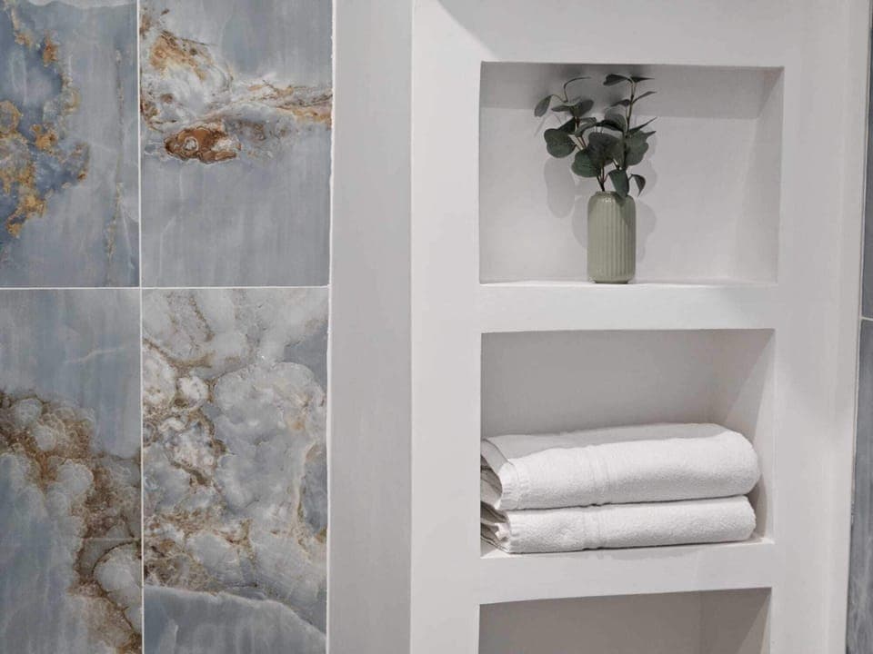 Desk, laptop workspace, free WiFi