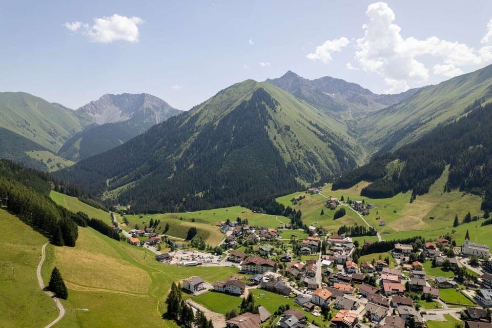 Immediate Surroundings [summer] (<1 km)