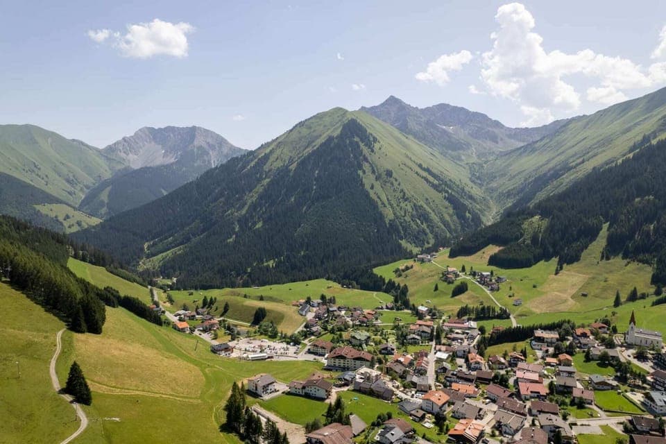 Surroundings [summer] (1-5 km)