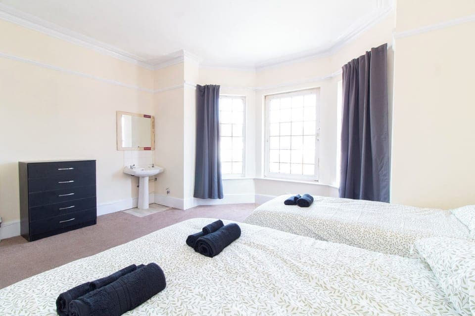 Twin Room | Free WiFi