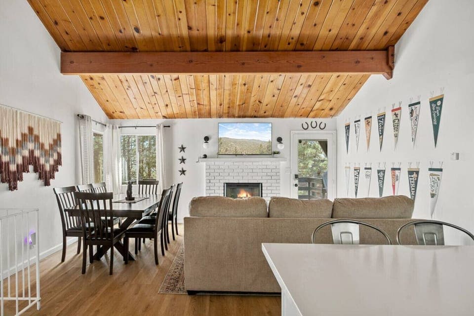An open-concept space combining the dining room and living room.