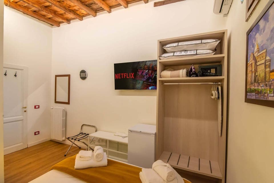 Basic Room, Kitchen | In-room safe, individually decorated, individually furnished