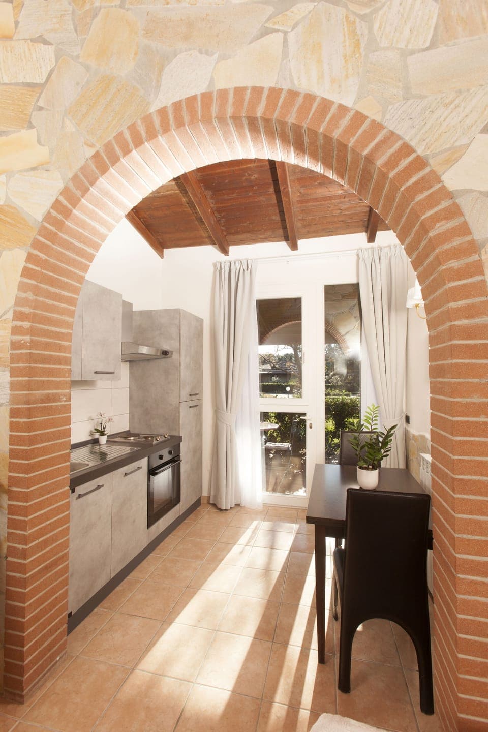 Suite, Garden View | Private kitchen | Coffee/tea maker