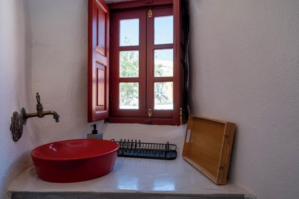 Junior Suite | Bathroom | Shower, hair dryer, towels, soap