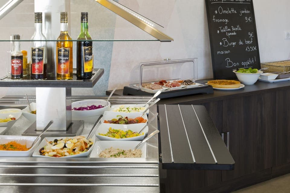 Breakfast and dinner served