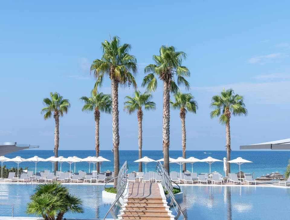 Outdoor pool, an infinity pool, pool umbrellas, sun loungers