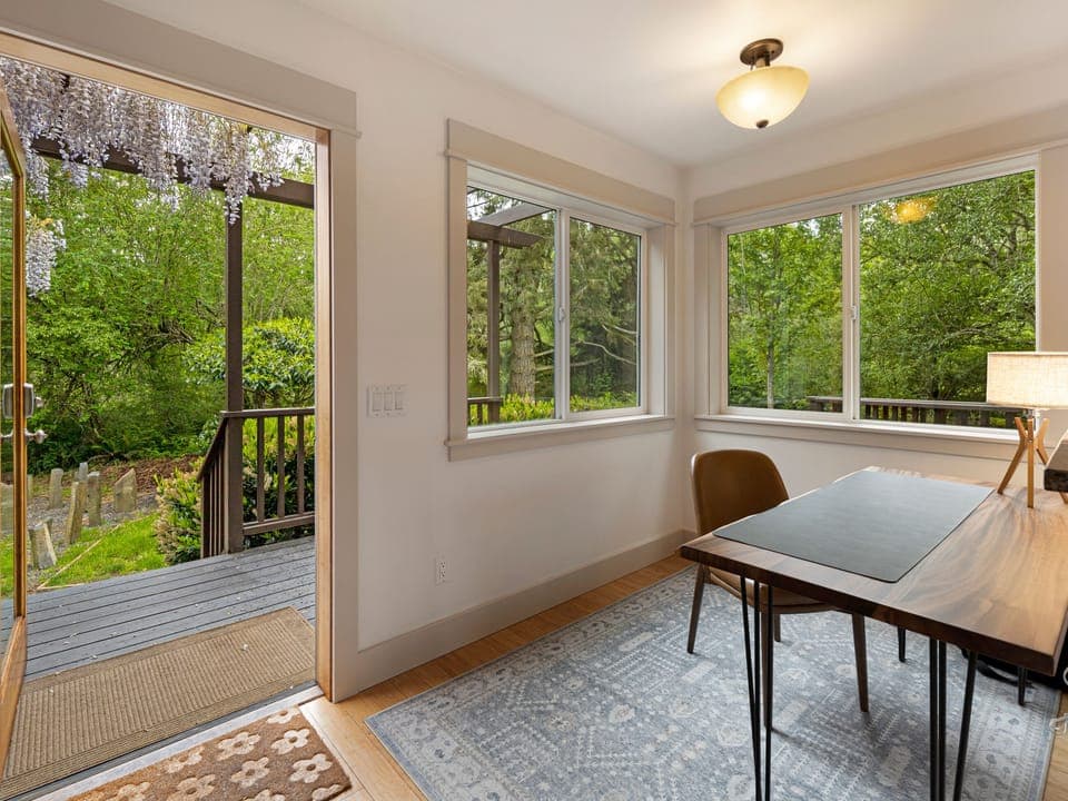 For those who need a desk to work