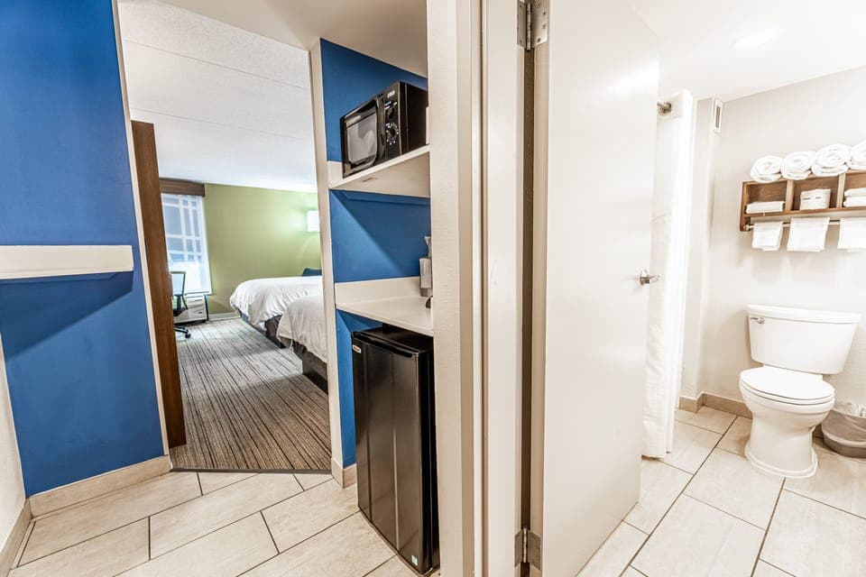 Standard Room, 2 Queen Beds | Premium bedding, pillowtop beds, desk, blackout drapes