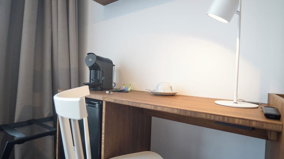 Senior Single Room | Premium bedding, free minibar, individually decorated, laptop workspace