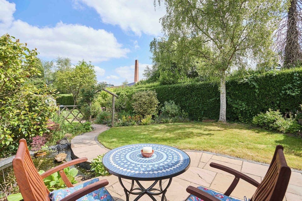 Garden Studio, Hartlebury - Host & Stay