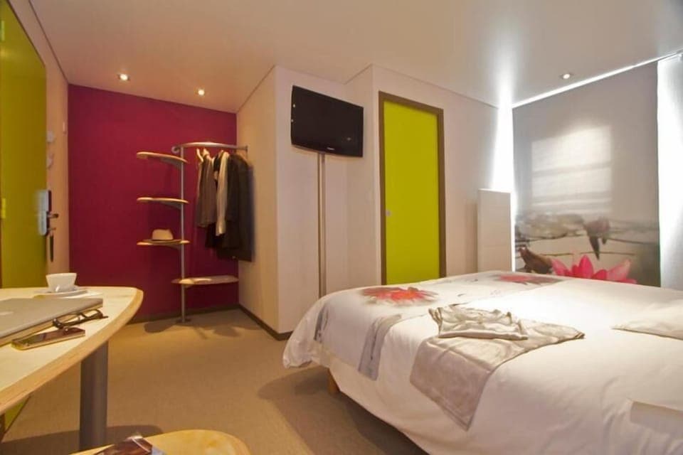 Soundproofing, free WiFi, bed sheets, wheelchair access