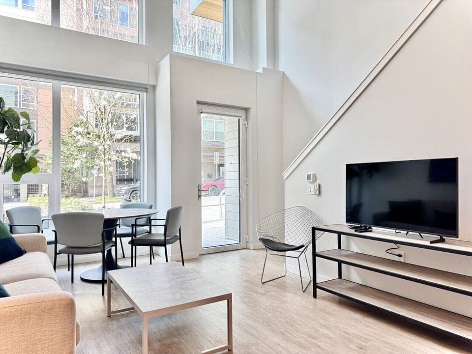 Living Room - High Ceiling/Street View