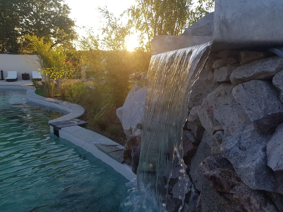 Indoor pool, seasonal outdoor pool, sun loungers