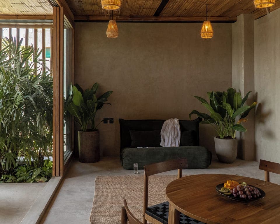 Suite, Balcony, Garden View | Living area