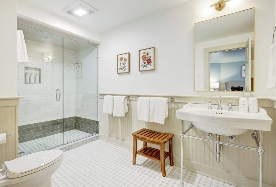 King Room 14 Bath